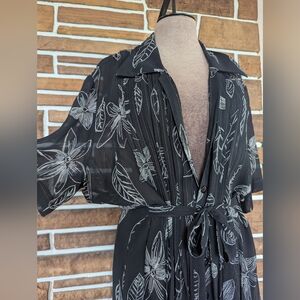 Plus size vintage 1990s Sheer Black & White leaf & flower Duster Dress